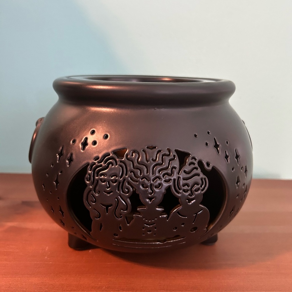 DISNEY HOCUS POCUS CAULDRON SANDERSON SISTERS LIGHT UP DECORATION NEW HTF